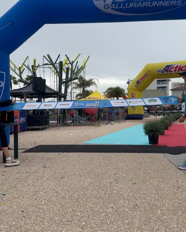🏆 I CAMPIONI DELLA OLBIA21!

✨ Emozione, fatica e cuore lungo 21,097 km. A tagliare per primi il traguardo di questa straordinaria edizione della #Olbia21 sono stati:

👟 BELGHITI Mustafà - ASD Sicilia Running Team – primo assoluto maschile
👟 Orrù Elisabetta Cagliari Marathon Club– prima assoluta femminile

Due prestazioni da incorniciare, due atleti che hanno reso onore a un percorso tecnico e mozzafiato, immerso nel cuore pulsante di Olbia.

👏 Complimenti a loro e a tutti i runner che oggi hanno scritto un pezzetto di storia!

#Olbia21 #MezzaMaratona #RunningChampions #PrimoAssoluto #PrimaAssoluta #FollowYourPassion #PodisticaAmatoriOlbia #Vittoria #OlbiaCorre #RunningGoals #MarathonVibes