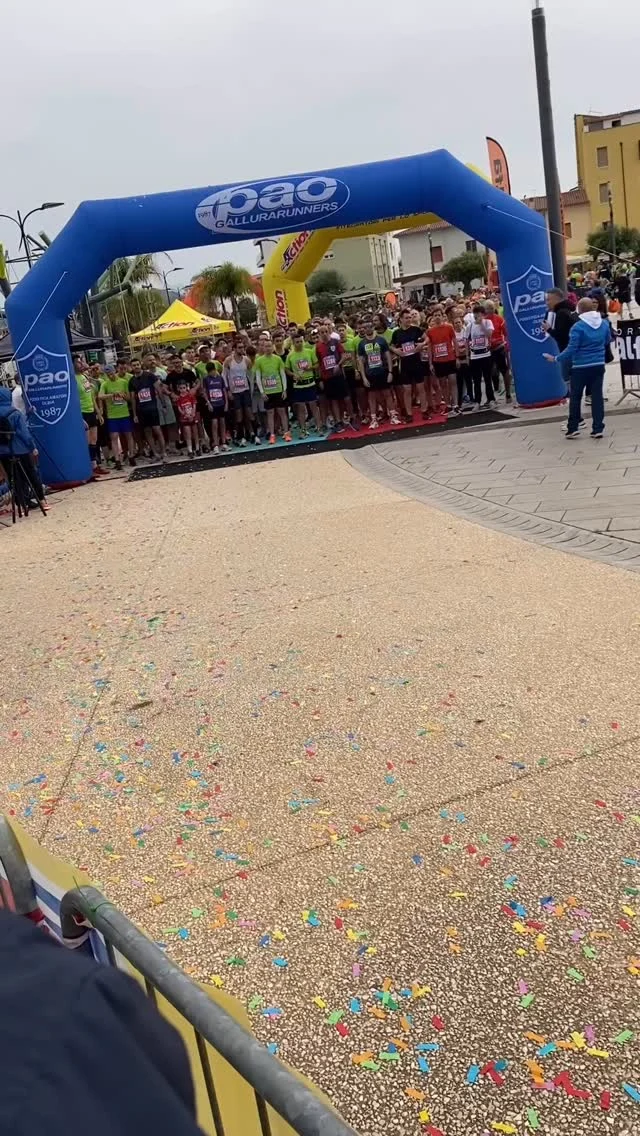🎥✨ Dopo la competitiva… è partita l’ondata di energia della StraOlbia!
Un fiume colorato di persone, sorrisi ed emozioni ha invaso le strade della città!
👣 Nessun cronometro, solo la voglia di condividere una giornata di sport, festa e inclusione.

🎉 Non da meno l’affluenza: tantissimi amici, famiglie, associazioni e gruppi uniti dal desiderio di esserci e vivere insieme questa esperienza unica.
💙 Una partenza da brividi, una città in festa!

#StraOlbia #Olbia21 #PartenzaStraordinaria #RunningInsieme #EmozioneInMovimento #FollowYourPassion #OlbiaInCorsa